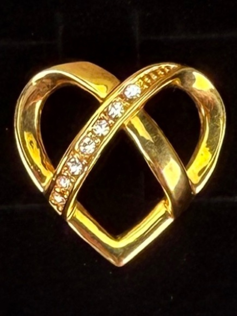 Pretty goldtone, heart costume pendant + free 16” cord necklace